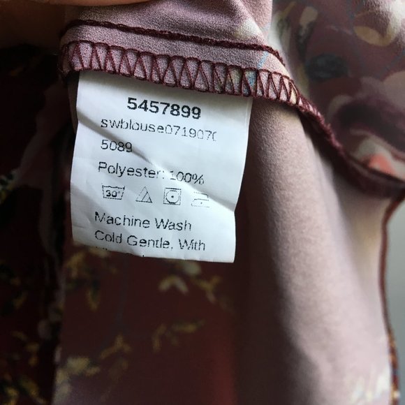 ⚪ 3/$15 SHEIN burgundy floral cold shoulder top - Picture 5 of 15